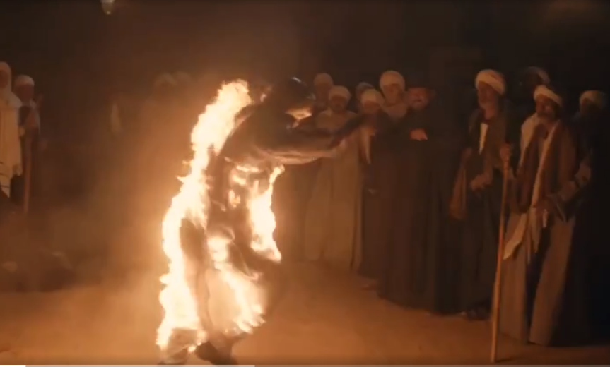لحظة إشعال النيران في حميد ابن شيخ البلد